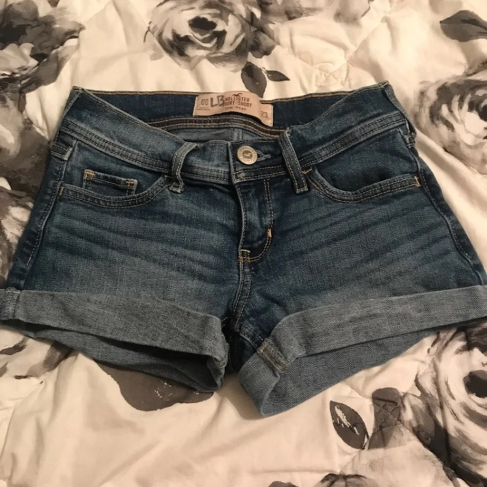 hollister jean shorts size 00